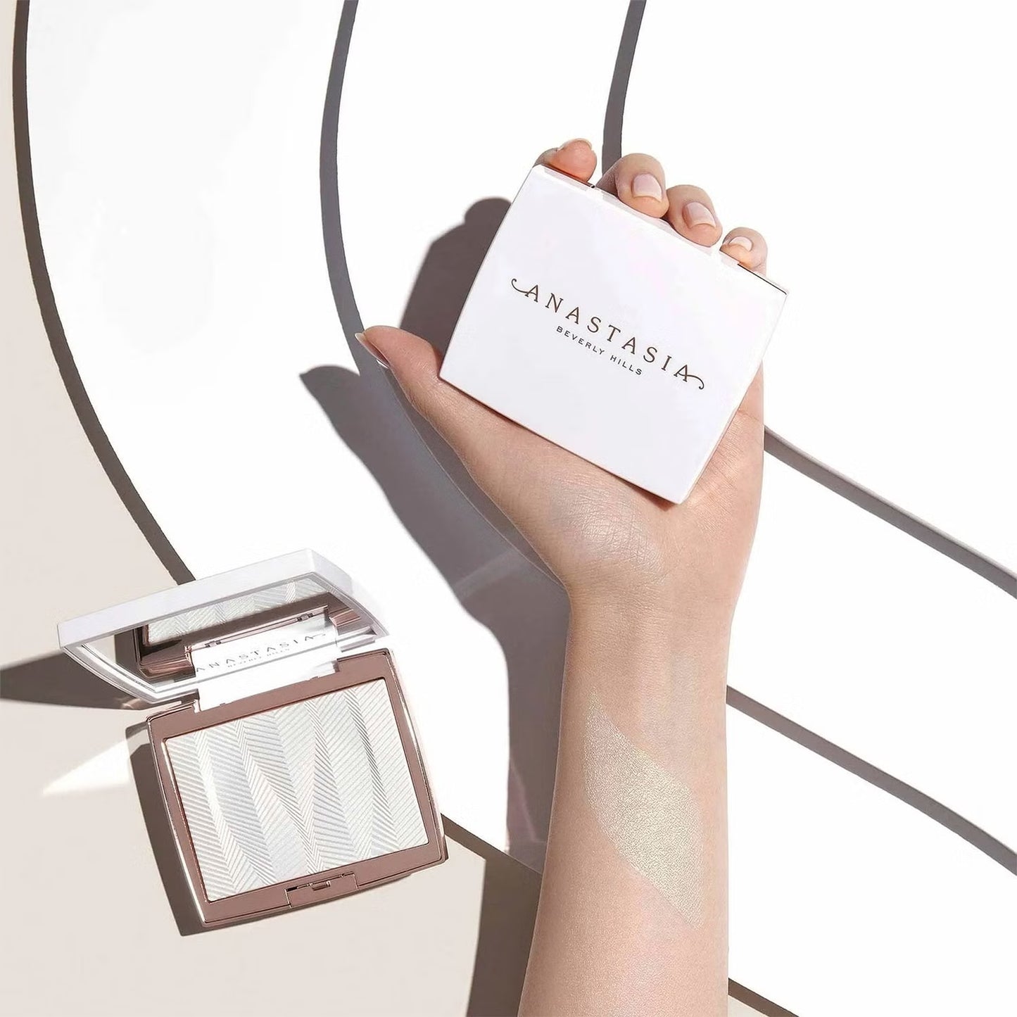 Anastasia Beverly Hills – Iced Out Highlighter